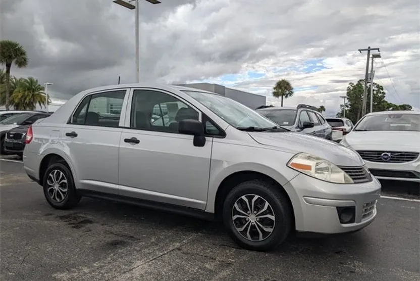 2009 Nissan Versa 1.6 photo 1