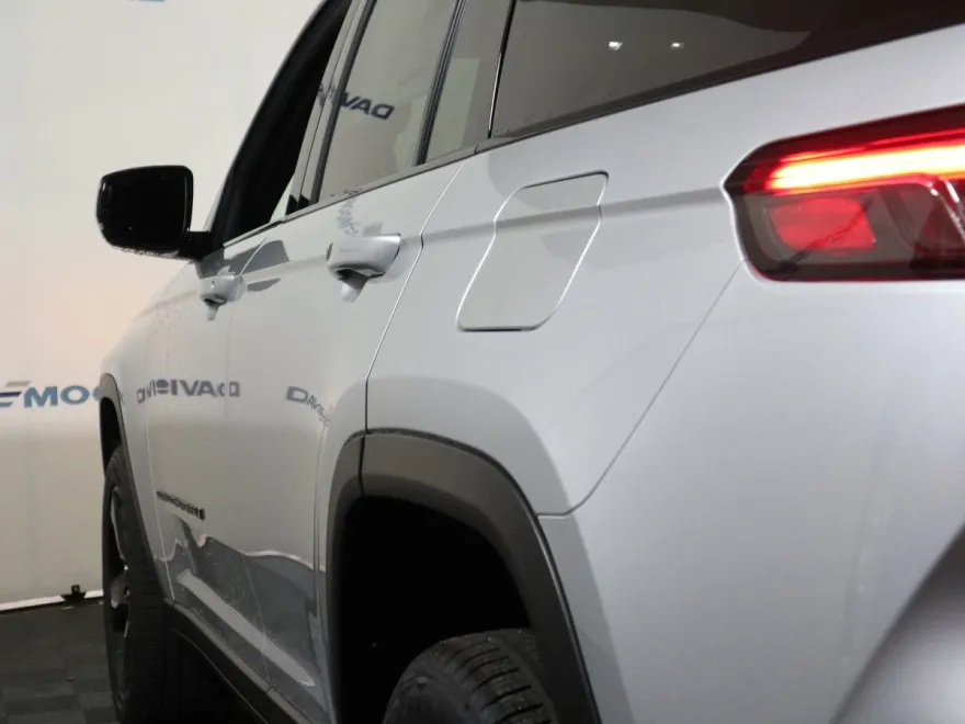 2025 Jeep Grand Cherokee Limited photo 10