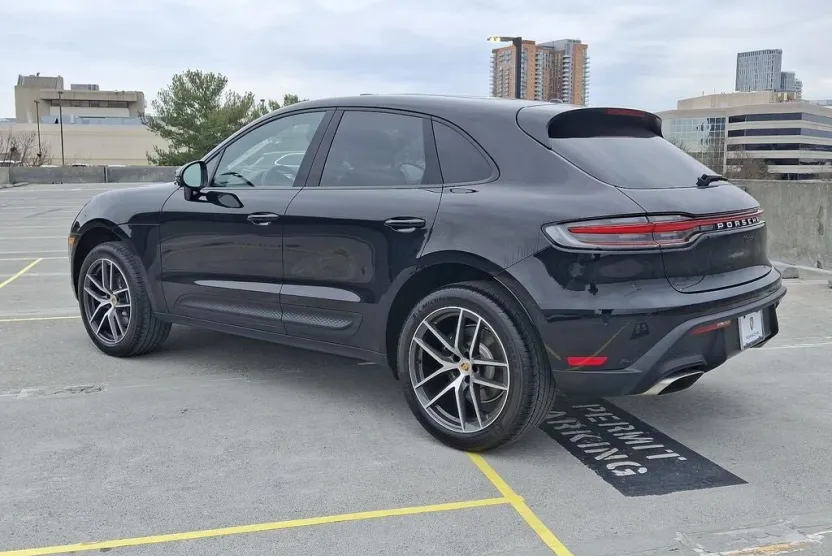 2025 Porsche Macan Base photo 1