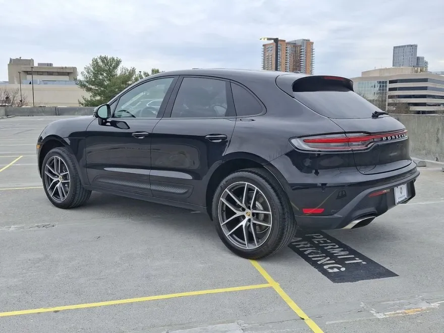2025 Porsche Macan Base photo 1