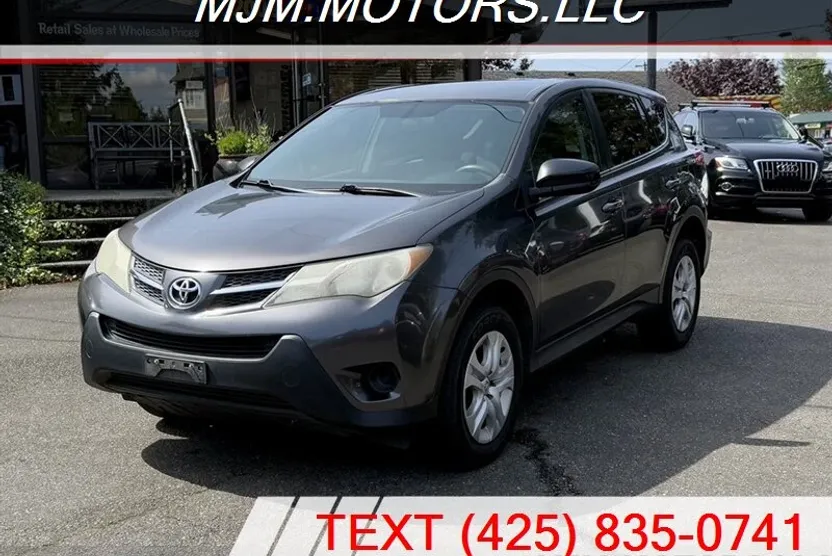 2014 Toyota RAV4 LE photo 1