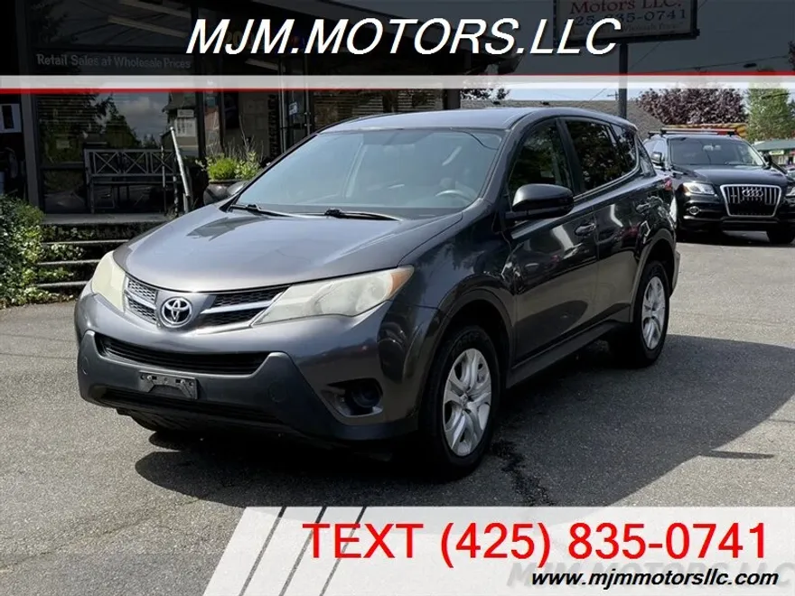 2014 Toyota RAV4 LE photo 1