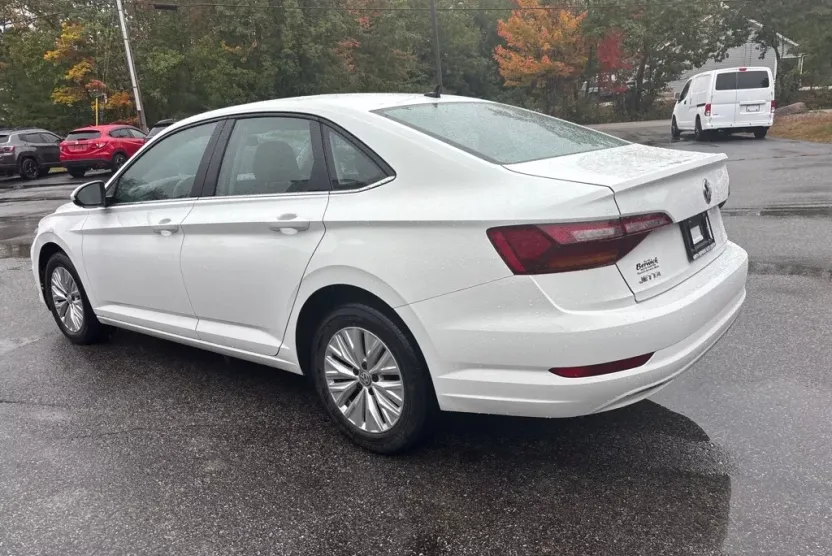 2019 Volkswagen Jetta SE R-Line photo 1