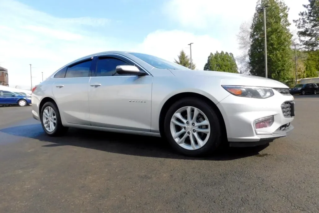 2018 Chevrolet Malibu 1LT photo 1