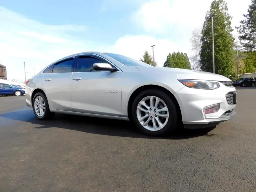 2018 Chevrolet Malibu 1LT photo 1