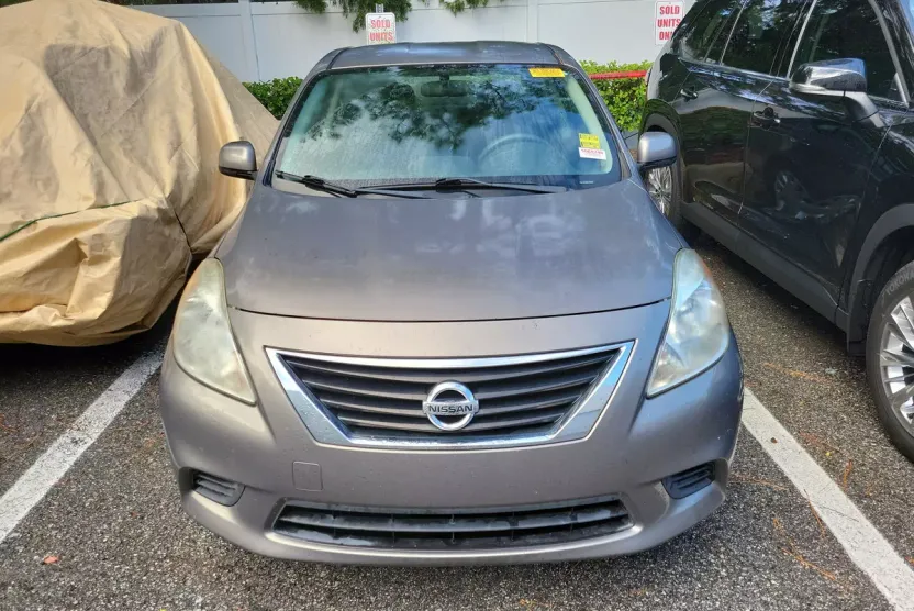2012 Nissan Versa 1.6 SV Sedan photo 1