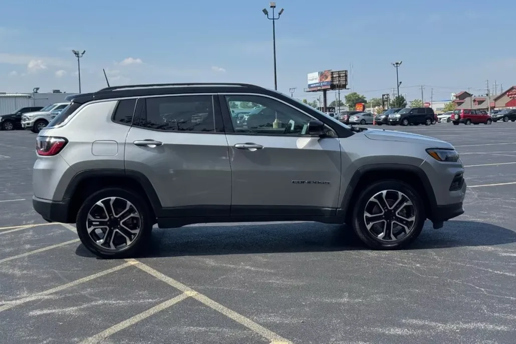 2022 Jeep Compass Limited photo 1
