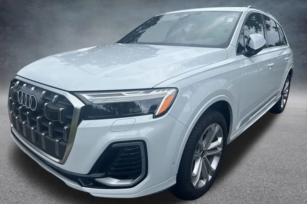2025 Audi Q7 55 Premium Plus photo 1