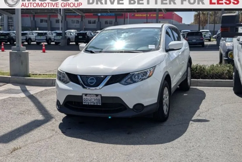 2018 Nissan Rogue Sport S photo 1