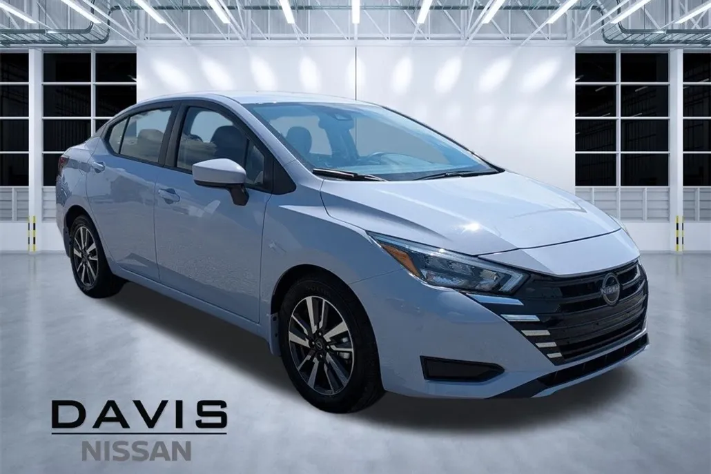 2025 Nissan Versa 1.6 SV photo 1