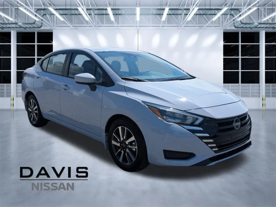 2025 Nissan Versa 1.6 SV photo 1