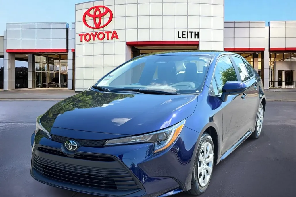 2025 Toyota Corolla LE photo 1