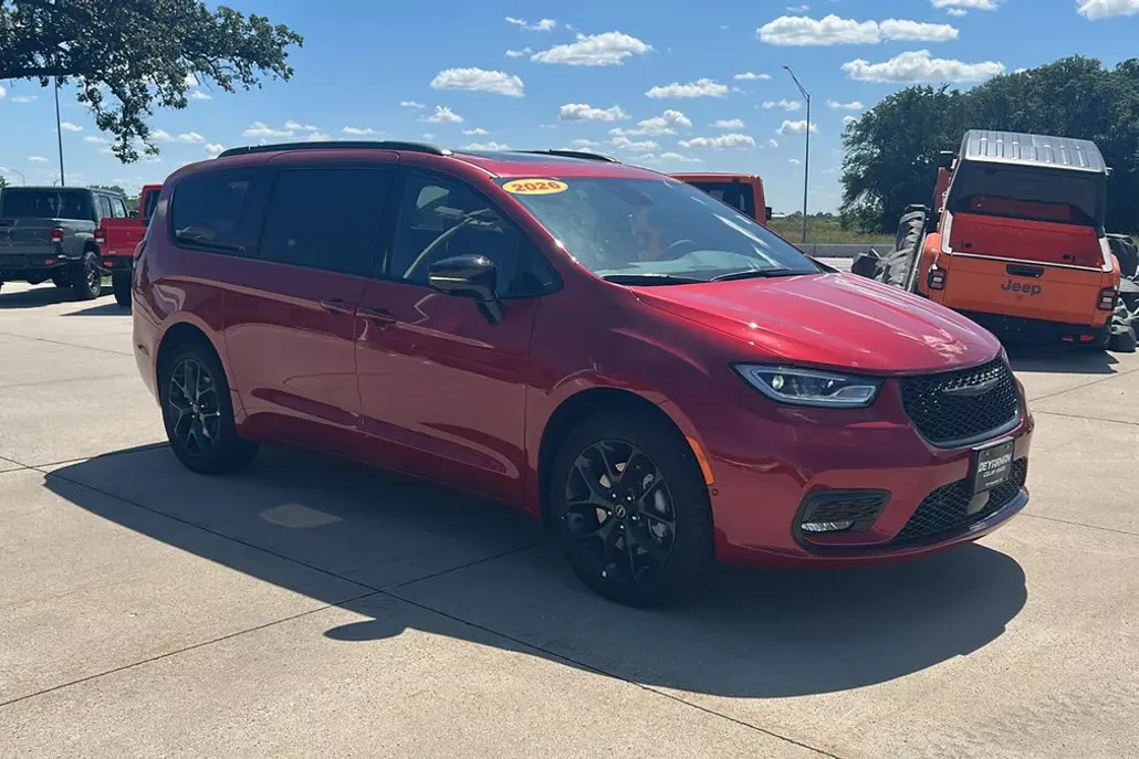 2026 Chrysler Pacifica Limited photo 1