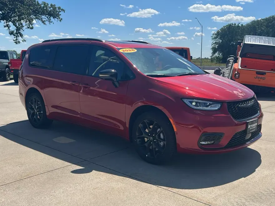 2026 Chrysler Pacifica Limited photo 1