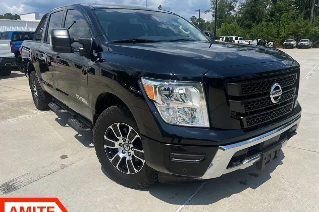 2022 Nissan Titan SV photo 1