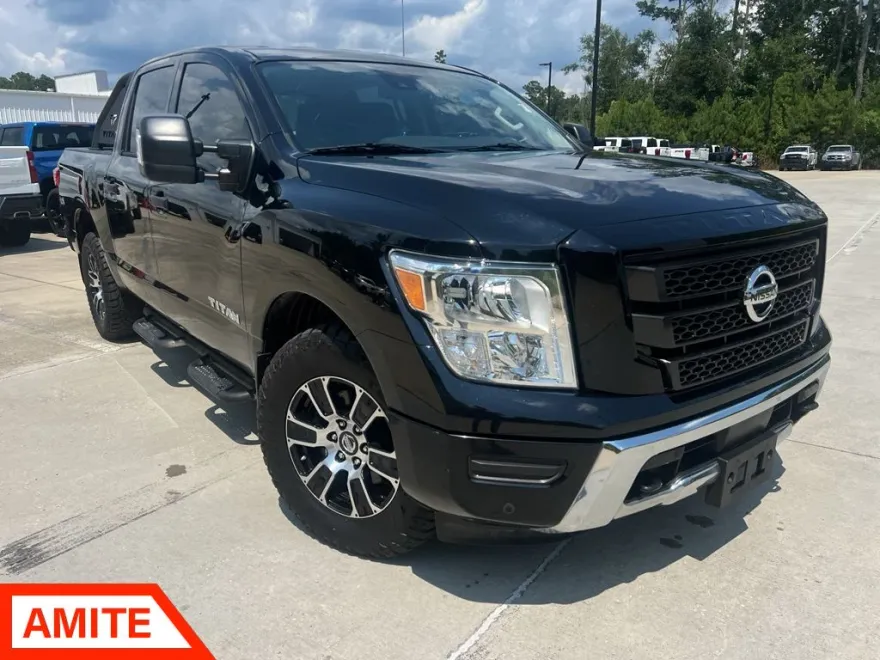 2022 Nissan Titan SV photo 1