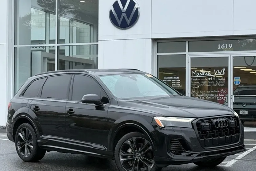 2025 Audi Q7 55 Premium Plus photo 1