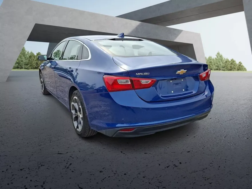 2023 Chevrolet Malibu 1LT photo 1
