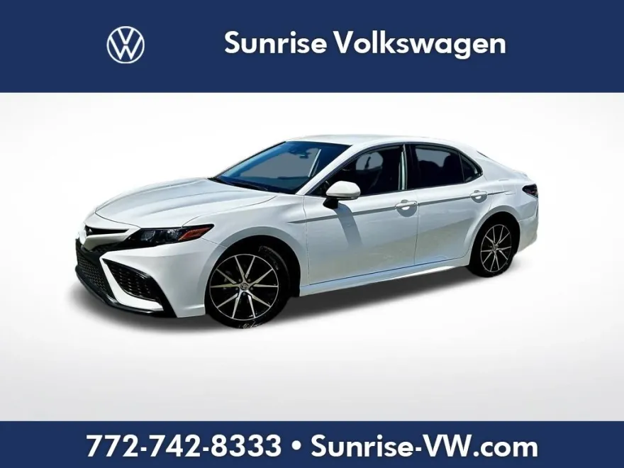 2023 Toyota Camry SE photo 1