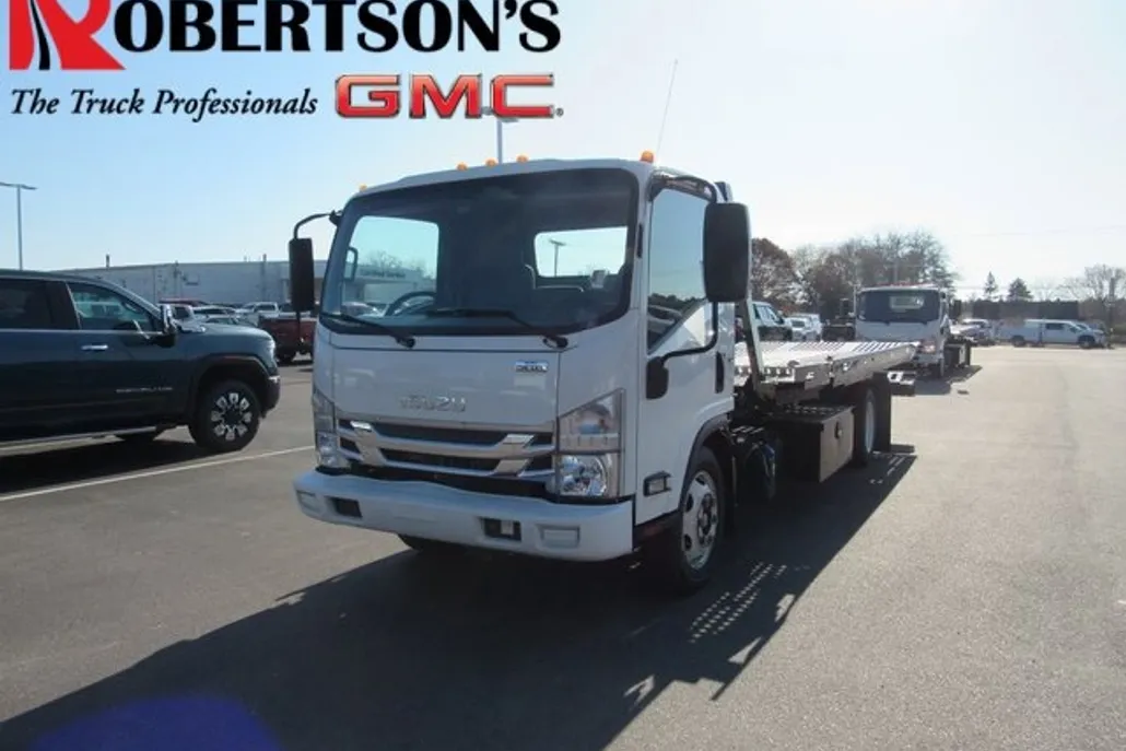 2020 Isuzu NRR photo 1