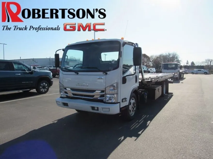 2020 Isuzu NRR photo 1