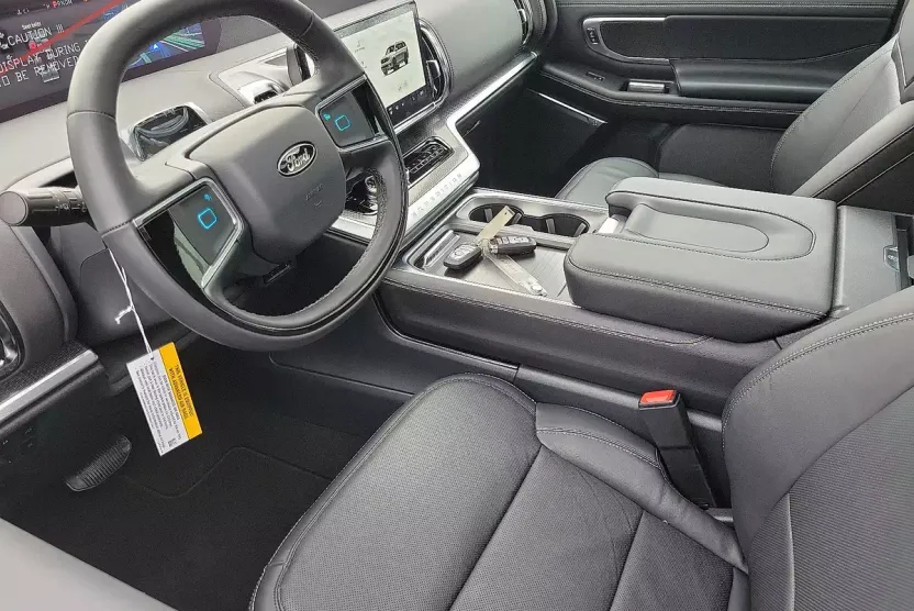 2025 Ford Expedition Platinum photo 1