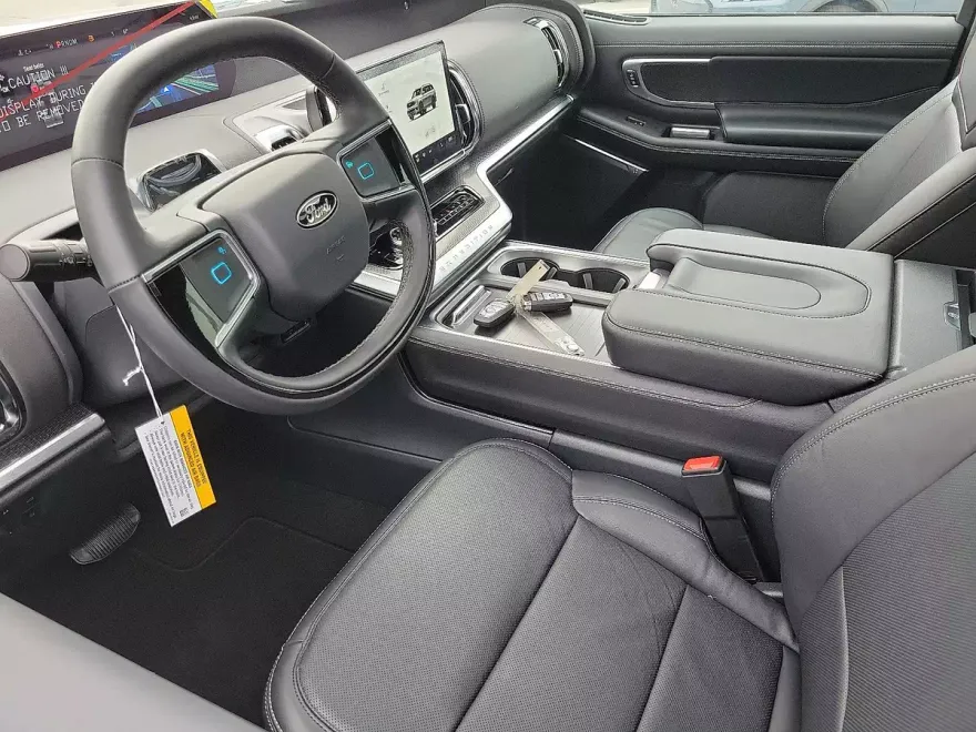 2025 Ford Expedition Platinum photo 1