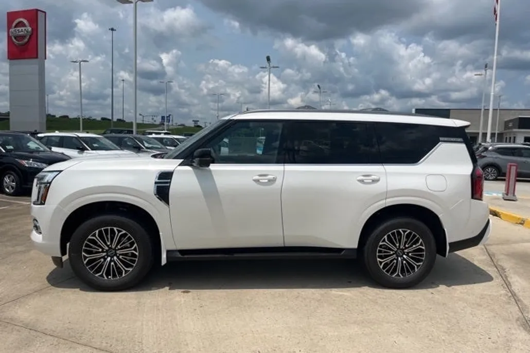 2025 Nissan Armada SL photo 1