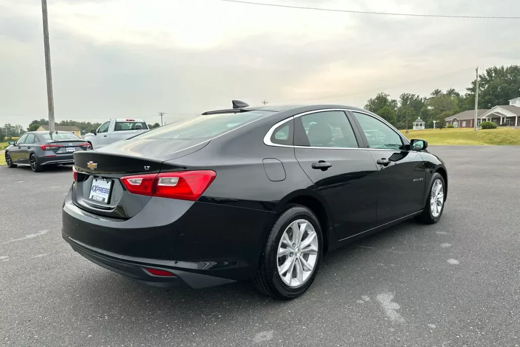 2023 Chevrolet Malibu 1LT photo 1