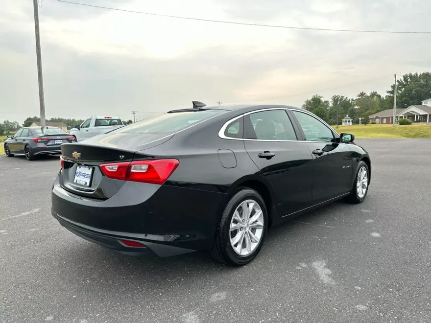 2023 Chevrolet Malibu 1LT photo 1