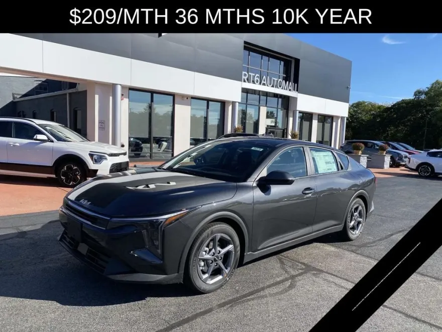 2025 Kia K4 LXS photo 1