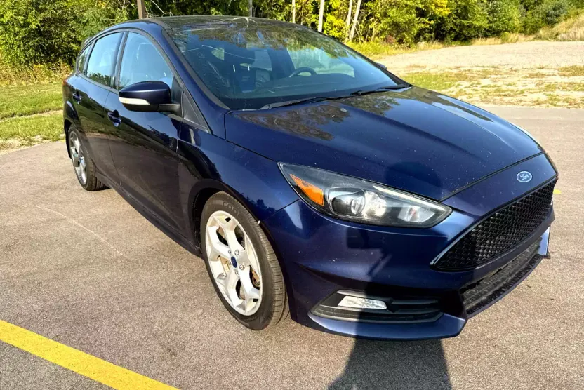 2016 Ford Focus ST photo 1