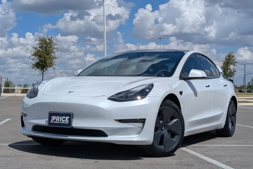 2022 Tesla Model 3 Long Range photo 1