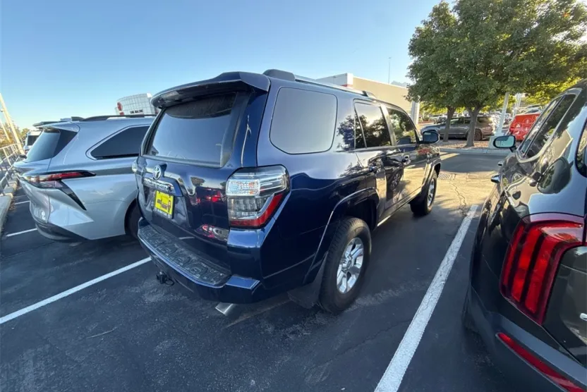 2020 Toyota 4Runner SR5 photo 1
