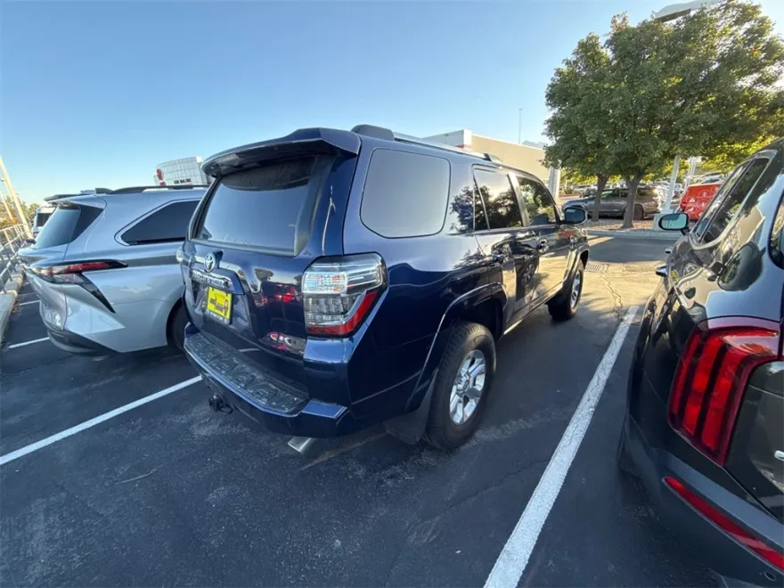2020 Toyota 4Runner SR5 photo 1