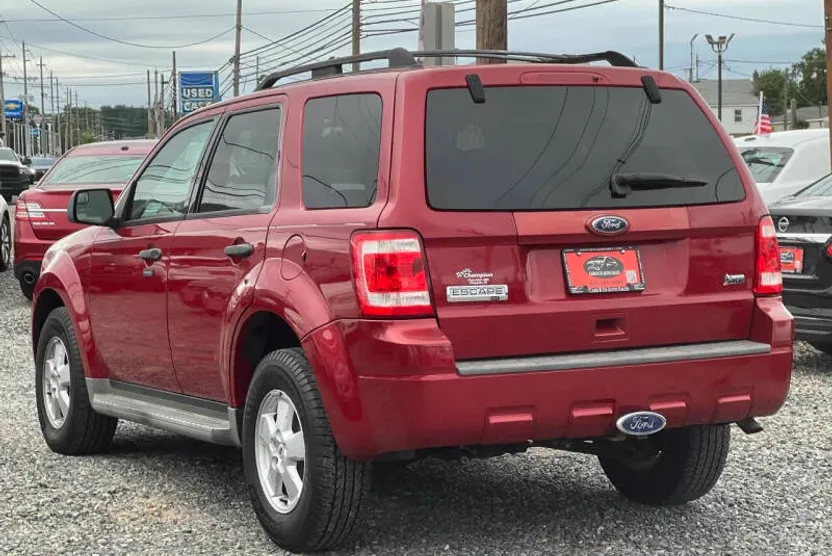 2010 Ford Escape XLT photo 1
