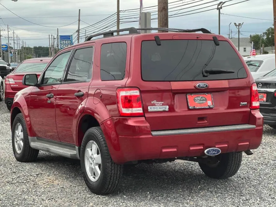 2010 Ford Escape XLT photo 1