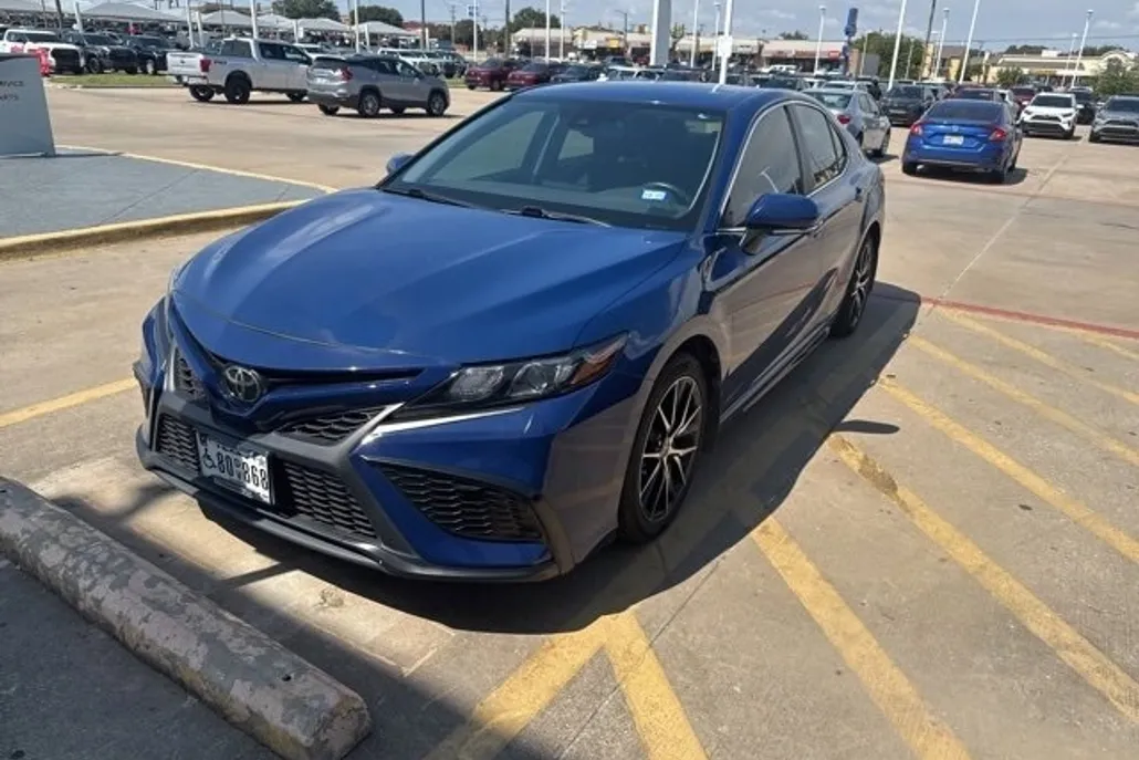 2023 Toyota Camry SE photo 1