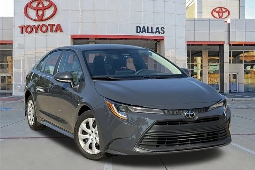 2025 Toyota Corolla LE photo 1