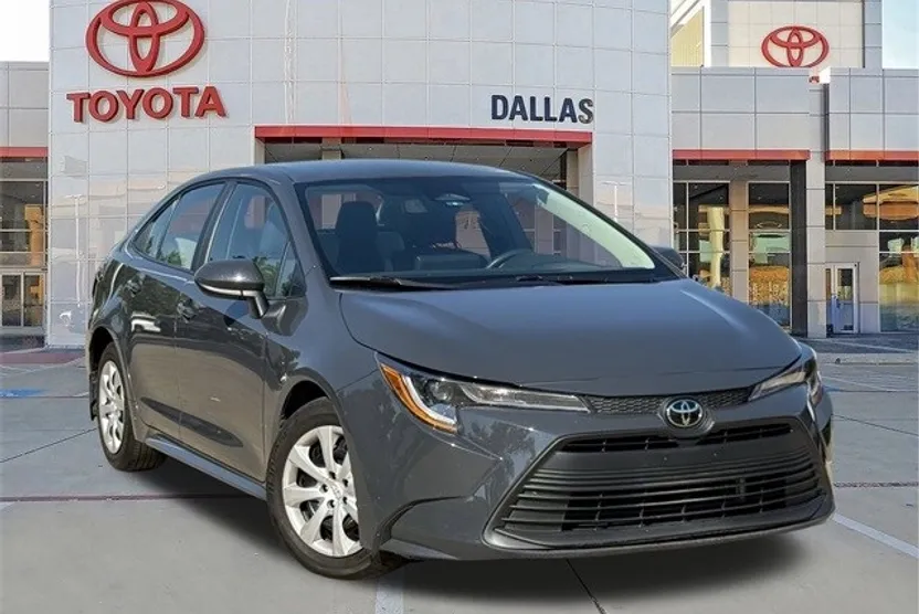 2025 Toyota Corolla LE photo 1