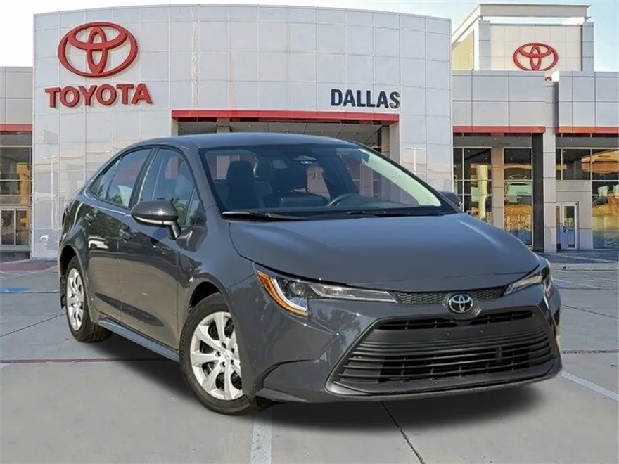 2025 Toyota Corolla LE photo 1