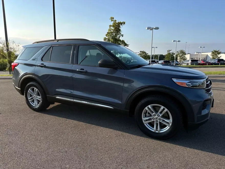 2021 Ford Explorer XLT photo 1