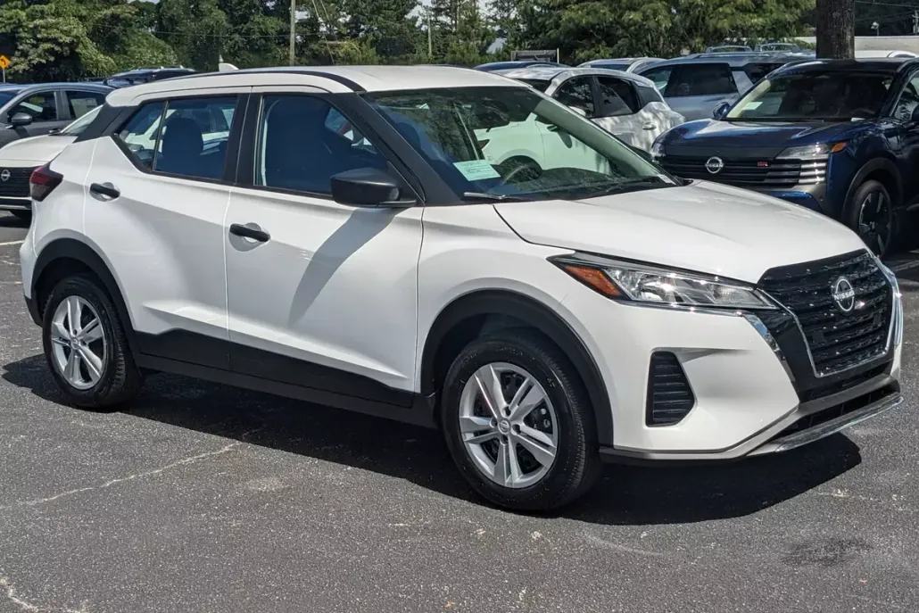 2025 Nissan Kicks Play S photo 1