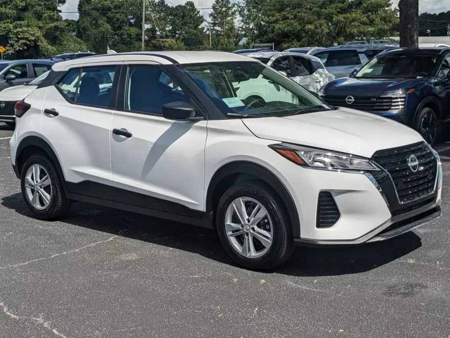 2025 Nissan Kicks Play S photo 1