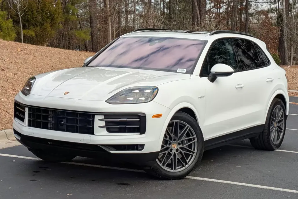 2024 Porsche Cayenne E-Hybrid photo 1