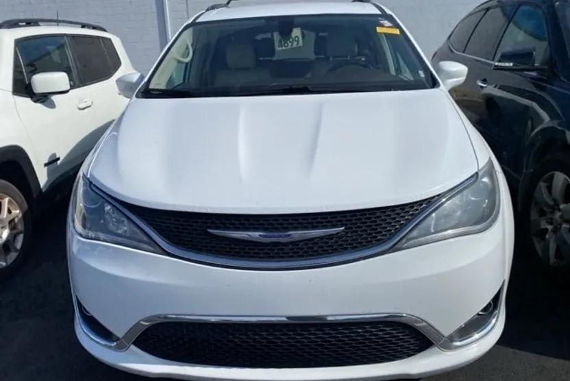 2020 Chrysler Pacifica Touring Plus photo 1