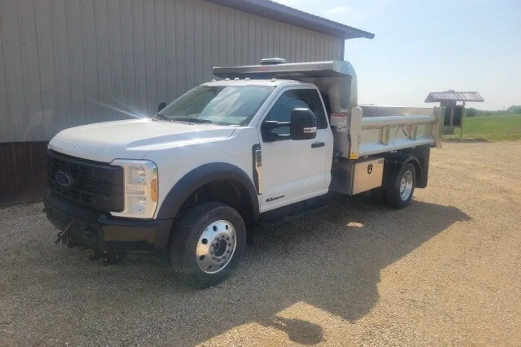 2023 Ford F-550 XLT photo 1