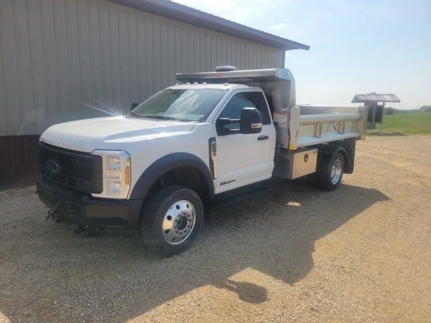 2023 Ford F-550 XLT photo 1