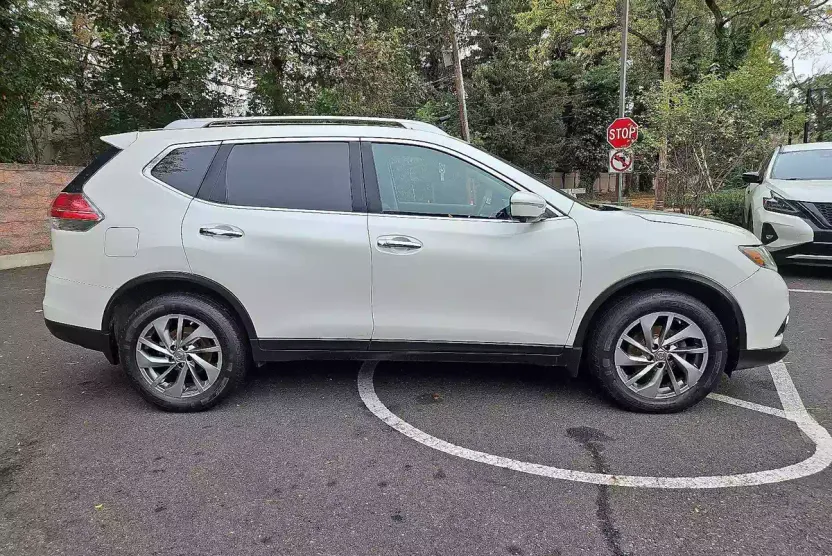 2015 Nissan Rogue SL photo 1