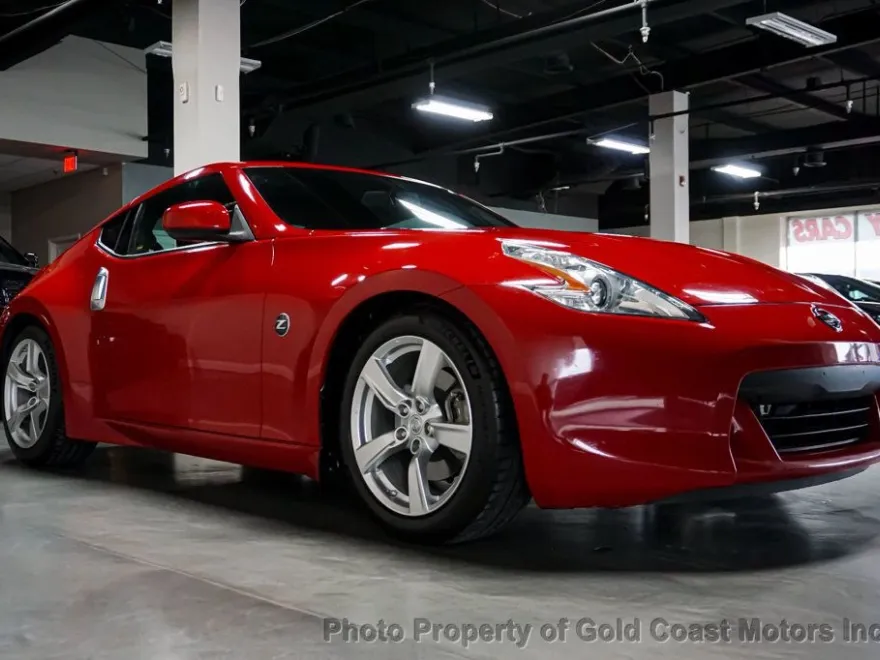 2010 Nissan 370Z Touring photo 2
